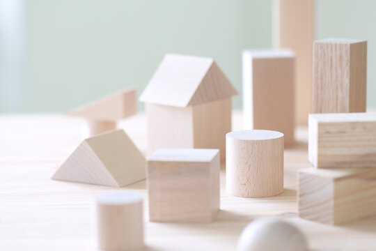 【関西地方・木工玩具製造販売】有名作家のデザイン1800件超を引継ぎ可能