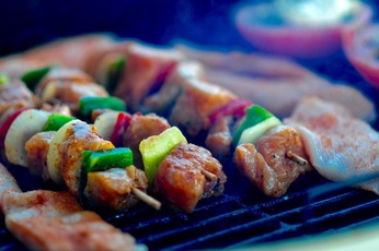 【営業利益1億円超/３期連続の黒字経営】有名ブランドのFC飲食店