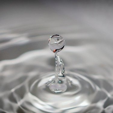 寝耳に水 の意味とは 意味や使い方を解説 言葉の意味の備忘録
