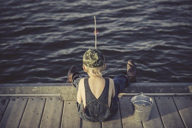 「海老で鯛を釣る」の意味とは？意味や使い方を解説！