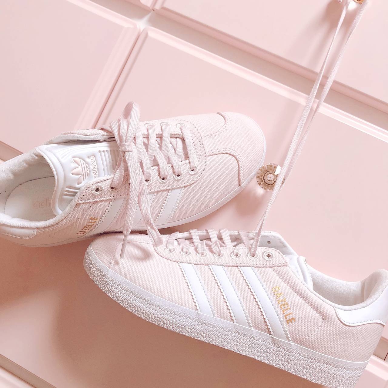 春 ピンクスニーカー Withonline 講談社公式