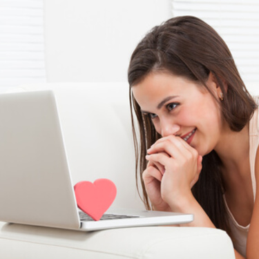 オタクな彼女と付き合う利点5つ オタクと恋愛してうまくいく方法 Lovely