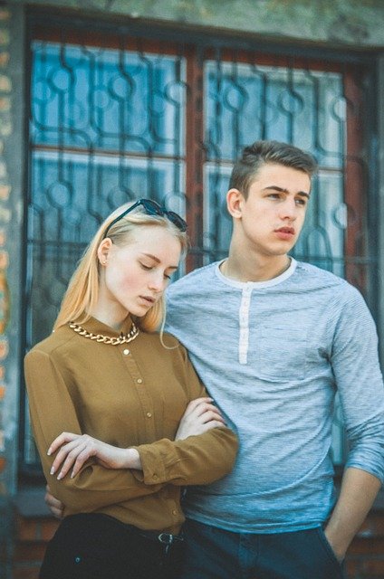 彼氏が元カノの話をする男性心理と対処法 付き合う前の場合は脈ありの可能性も Lovely