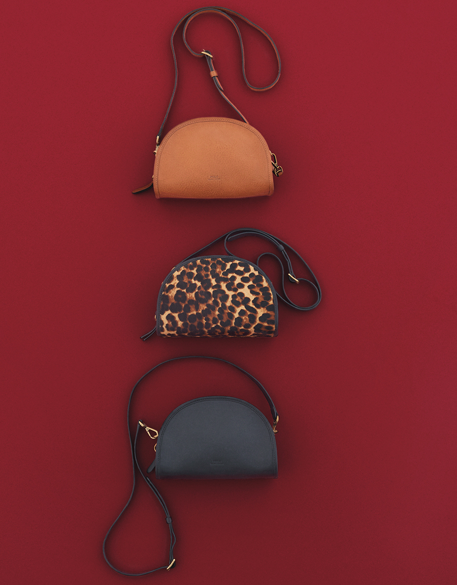 クロスボディバッグで冬のお出かけを満喫