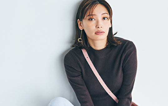 【コスパニット】オンオフ使える優秀ベーシックカラーニット4選