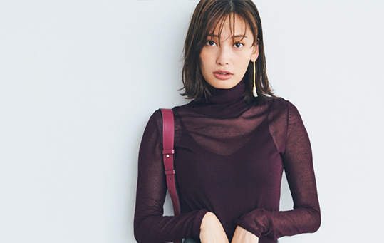 【コスパニット】注目のシアーなニットでほのかな色気を発揮して　