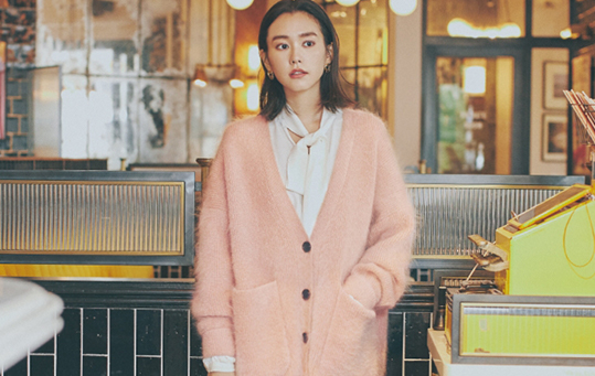 【休日ニット】「ざっくりカーディガン」は小物や柄で女らしく♡