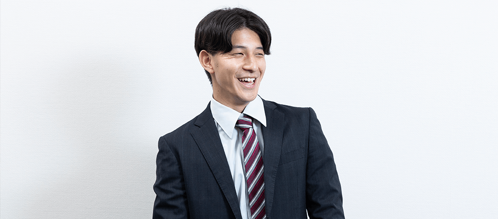 東山　航也