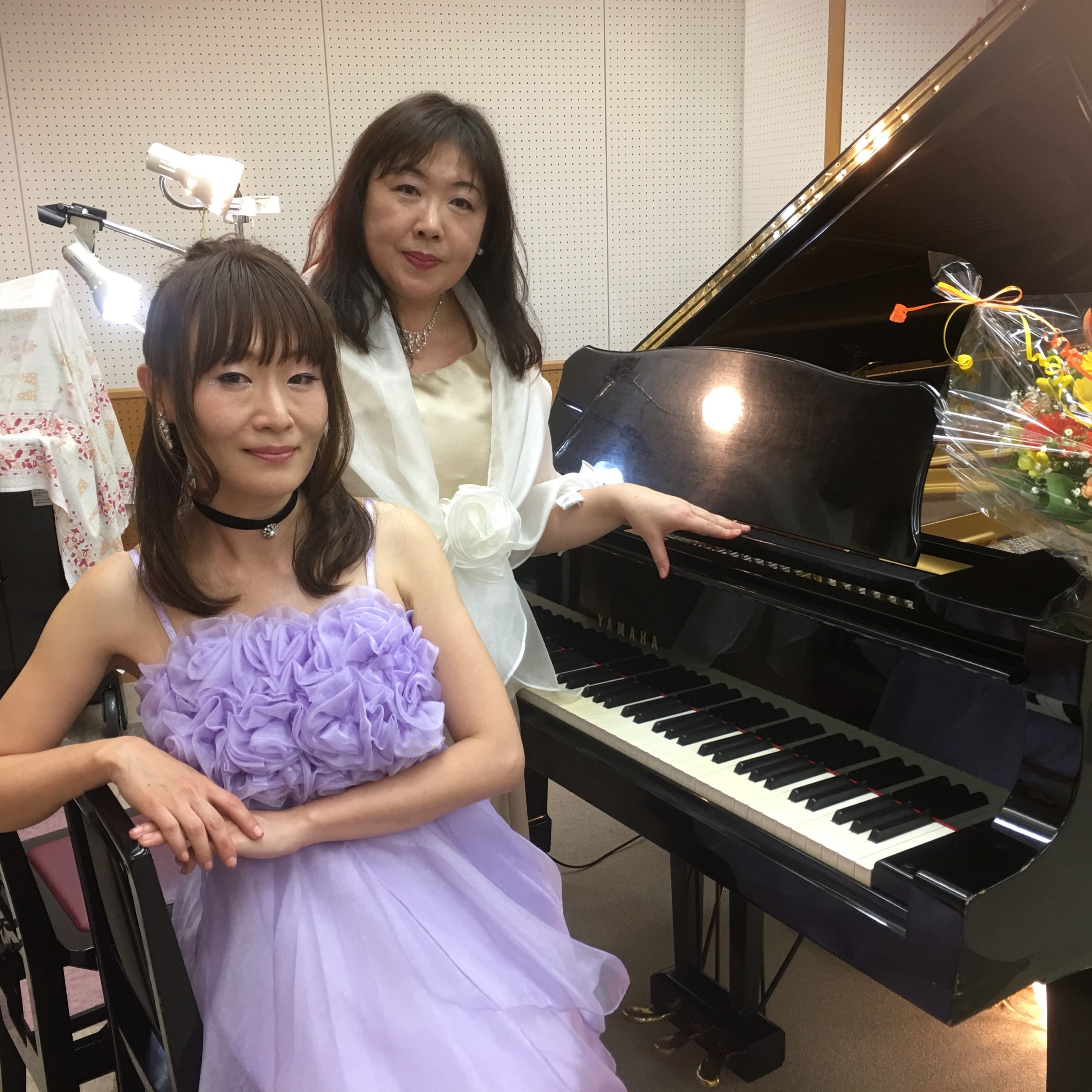 ピアノデュオ「ミューチェ」として演奏活動もしております。