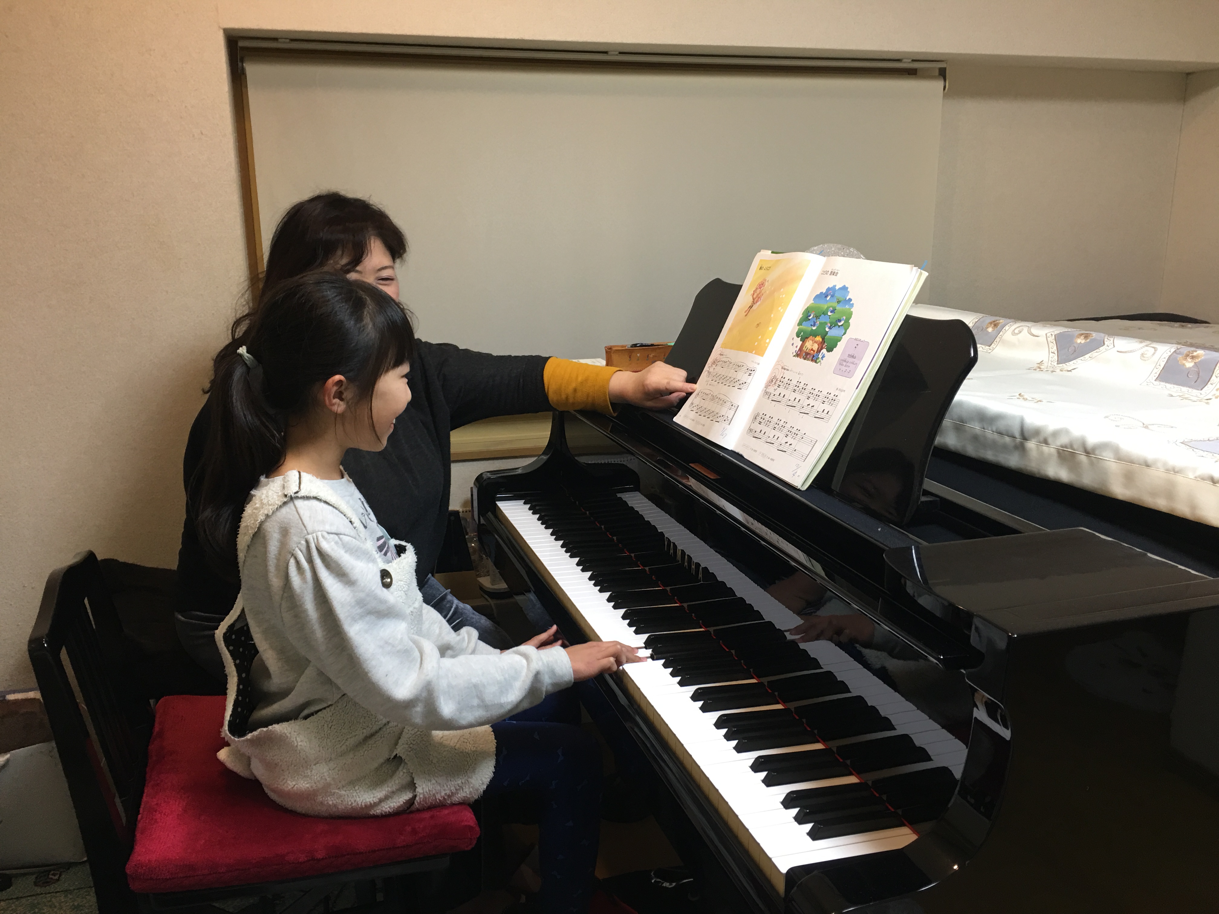 レッスンは楽しみながら一人ひとりの生徒さんと向き合っていきます♪