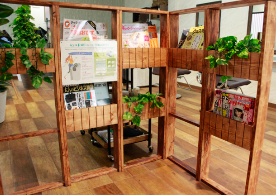 待ち時間も気にならない雑誌スペース♪