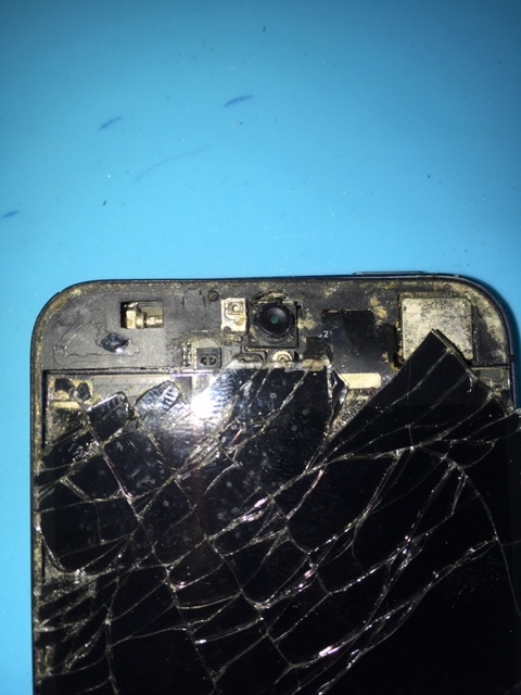 【修理事例】iphone5液晶破損ガラス割れ穴空き