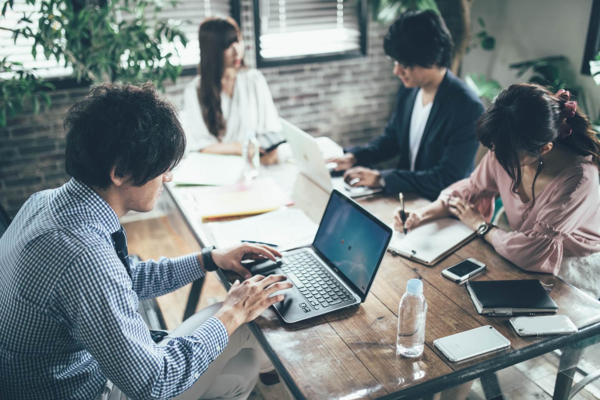 キックオフミーティングって何?その意味とは キックオフミーティングって何?その意味とは