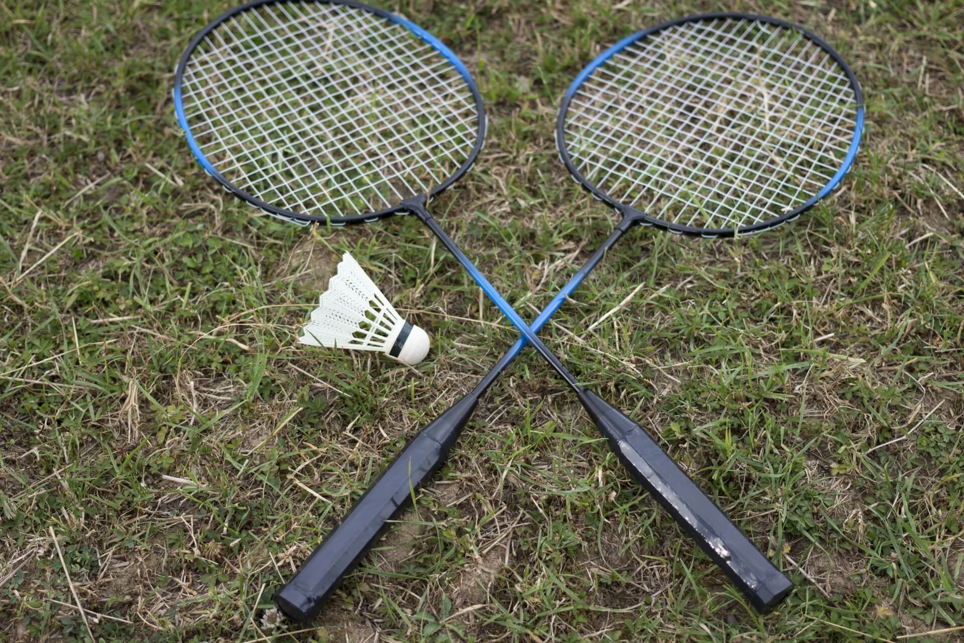 バドミントンが上達したい人へ〜グリップの正しい巻き方教えます〜 バドミントンが上達したい人へ〜グリップの正しい巻き方教えます〜