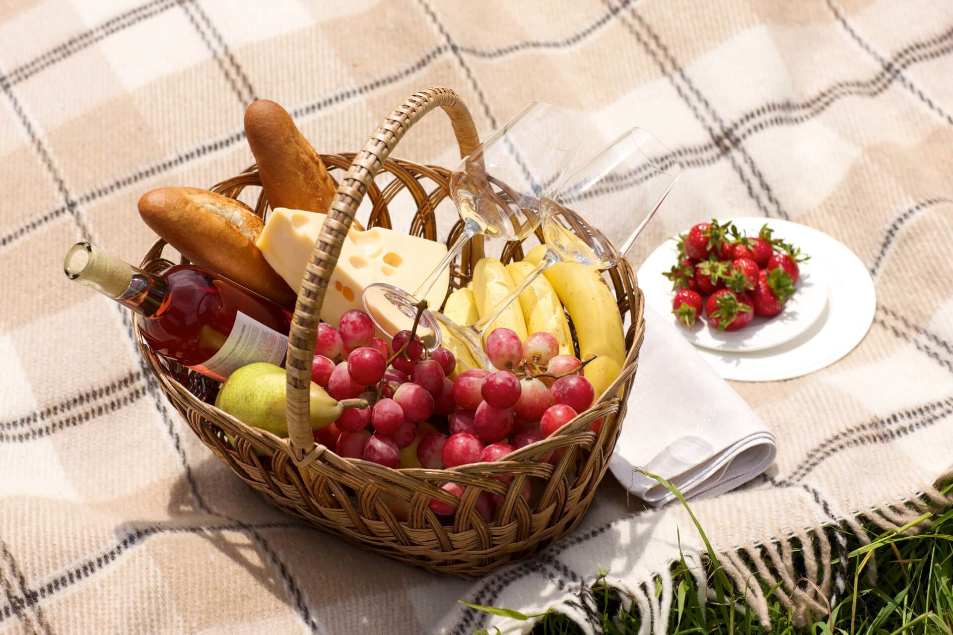 ピクニックの相棒「バスケット」 ピクニックの相棒「バスケット」