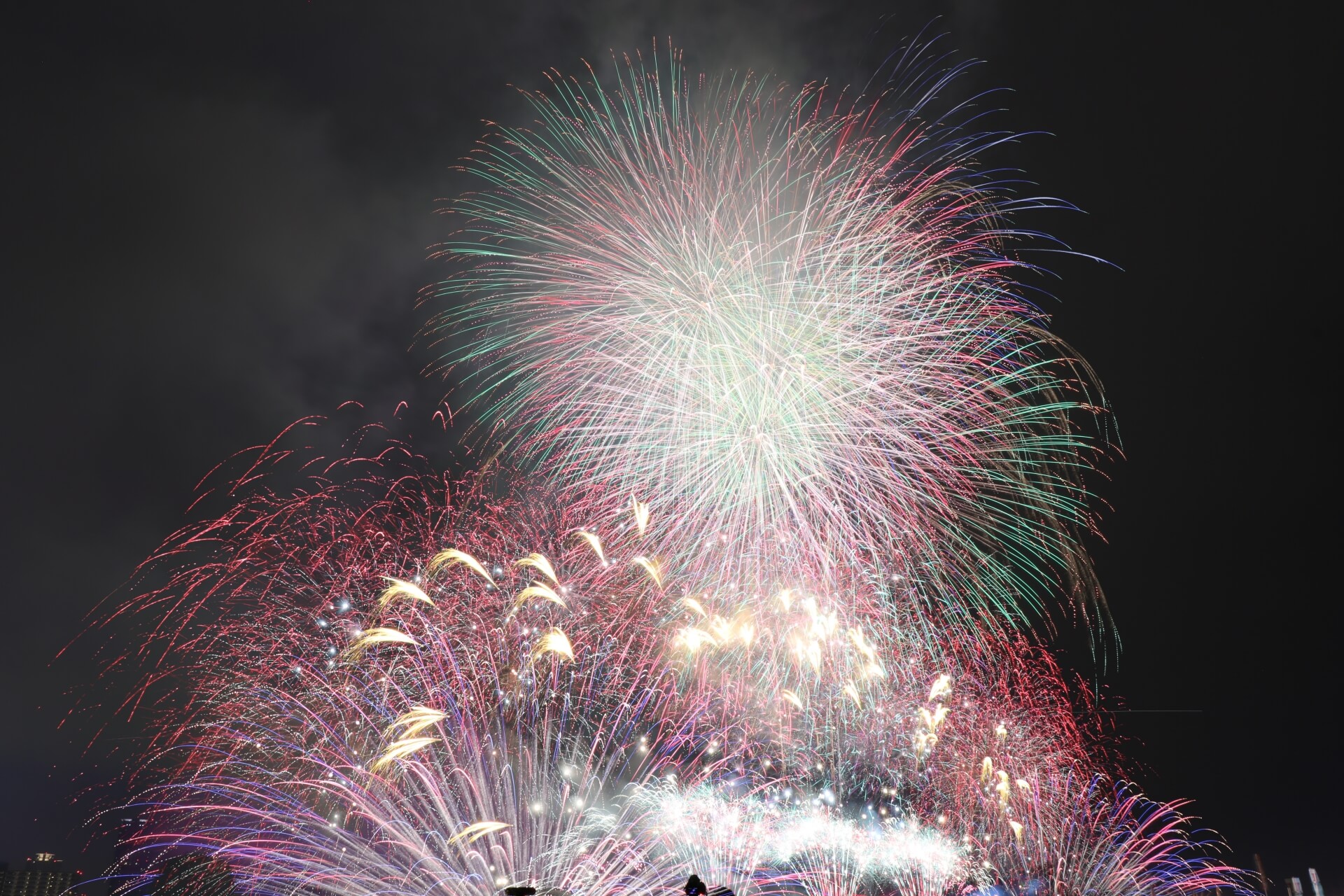 浪速っ子が酔いしれる花火大会とは?大阪花火大会物語! 浪速っ子が酔いしれる花火大会とは?大阪花火大会物語!