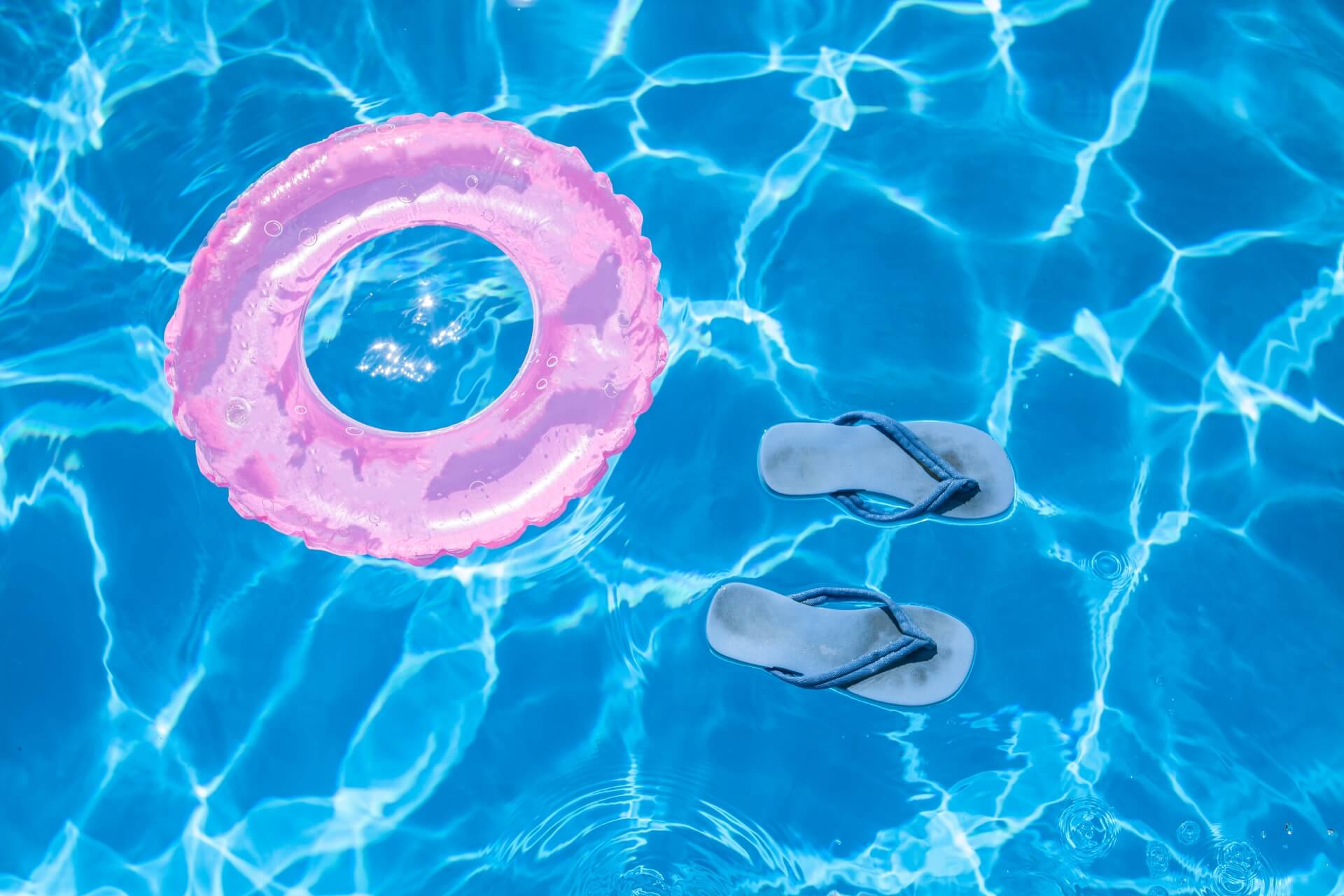 これだけは持って行って!プールに必須の持ち物7選 これだけは持って行って!プールに必須の持ち物7選