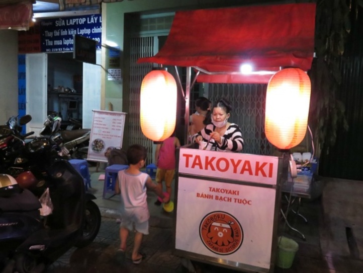 ホーチミンではたこ焼きが大人気!一風変わった10個の具を食べてみた