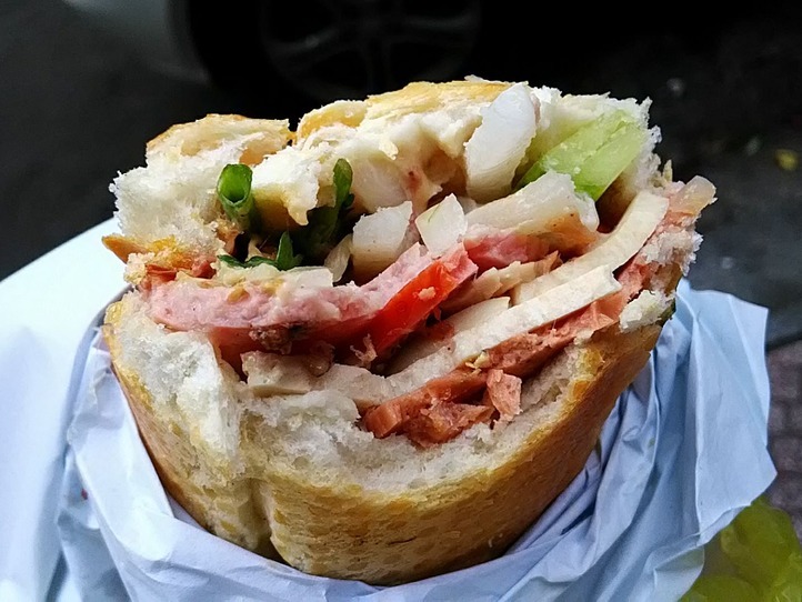 ホーチミン一番のおいしさ!?バインミーの有名店「BANH MI HUYNH HOA(バインミー・フィンホア)」