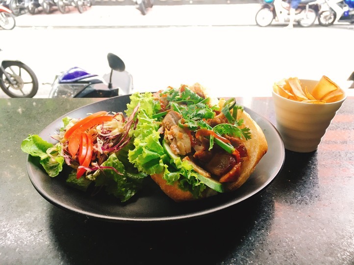 サンドイッチ専門店でおしゃれバインミーを食べよう ~「Journeys Sandwich Café」