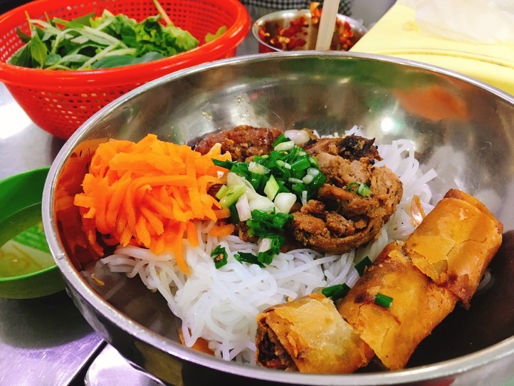ローカルな麺料理を味わおう〜Bun thit nuong Kiều Bảo(ブンティットヌン・キウバオ)〜