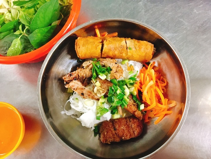 ローカルな麺料理を味わおう〜Bun thit nuong Kiều Bảo(ブンティットヌン・キウバオ)〜