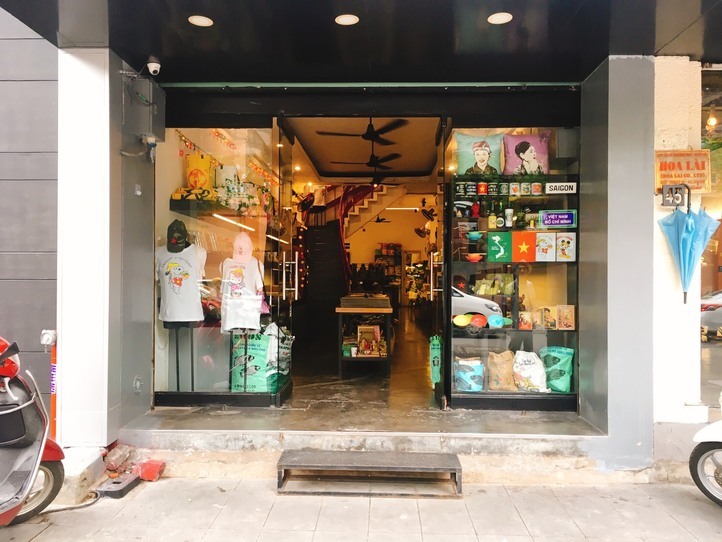 プロパガンダアートをお土産にしよう! ~「Saigon kitsch」(サイゴン・キッチュ)~