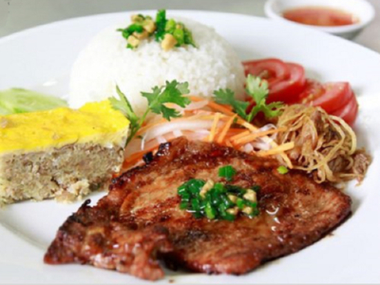 高級ソファで!ベトナム料理をひと通り楽しめるレストラン-予約で10%OFF