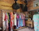 アオザイシルクスタジオ デラックスパック2(アオザイ3枚、ヘアメイク、スタジオ撮影付き)