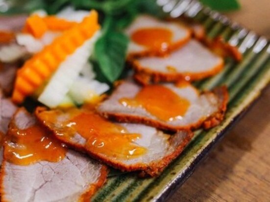 雰囲気はロッジ。素朴なベトナム南部の家庭料理を味わう