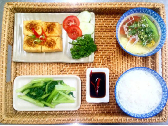 高級ソファで!ベトナム料理をひと通り楽しめるレストラン-予約で10%OFF