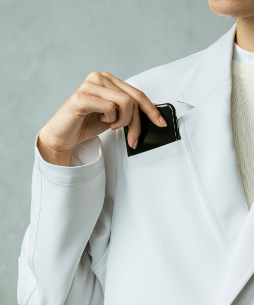 スマホが入れやすく、落ちにくい