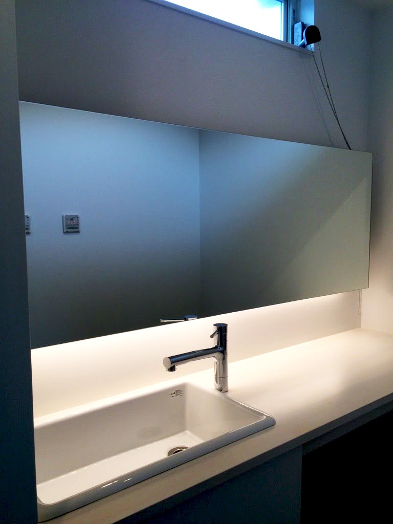 清潔感のある洗面所の鏡に 湿気に強い 防湿ミラー Hg を使用した事例2選 Ookabe Glass 透明サービス 透明プライス