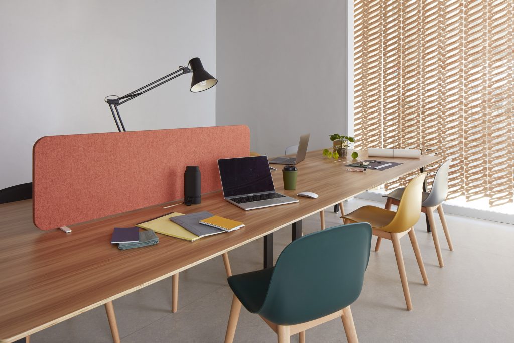 簡単組立 Web会議テレビ会議に最適な吸音パーテーション 日本コパック株式会社