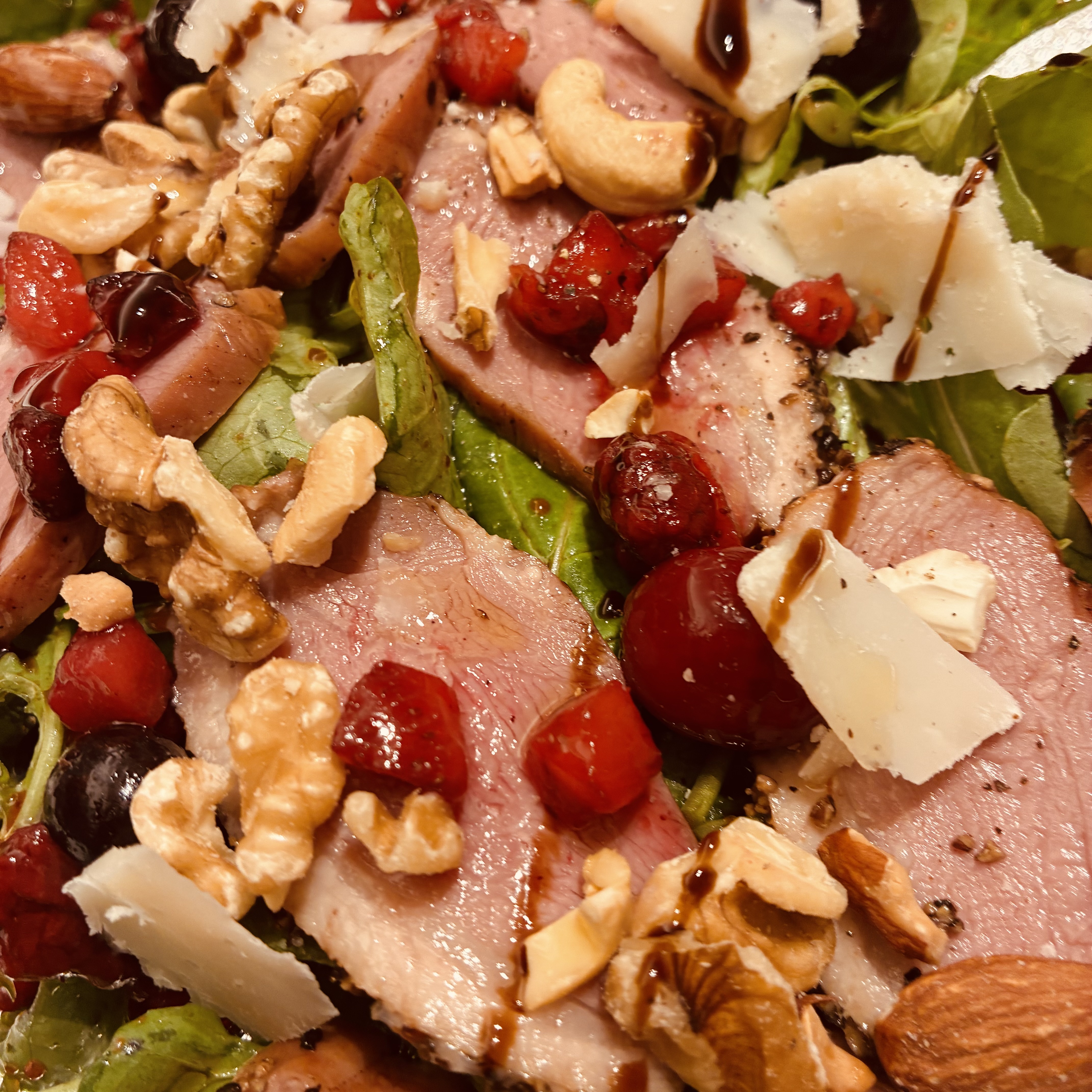 鴨ハム　ナッツとクランベリーのサラダ