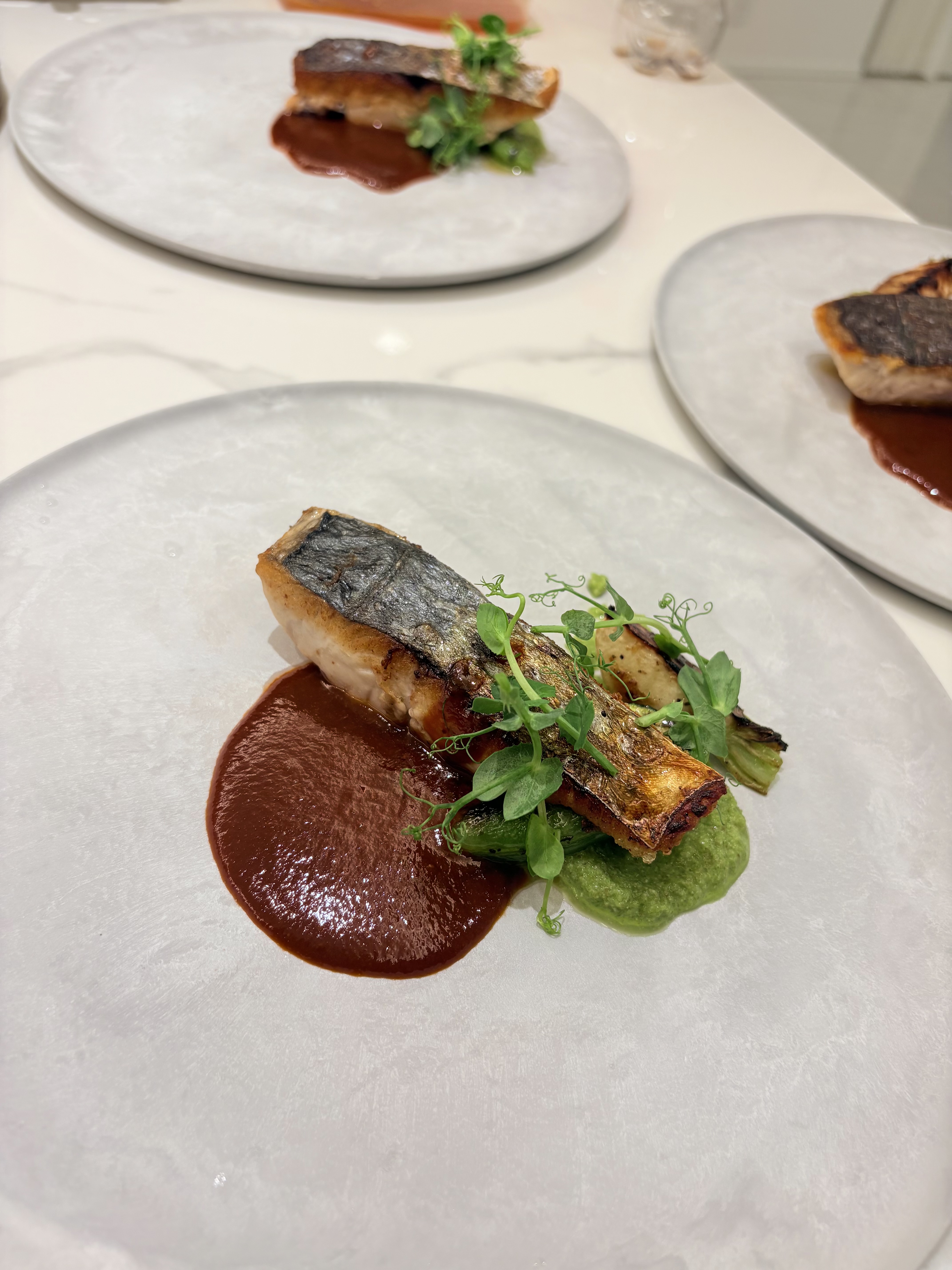 季節の鮮魚のグリル　エビ出汁と味噌のソース