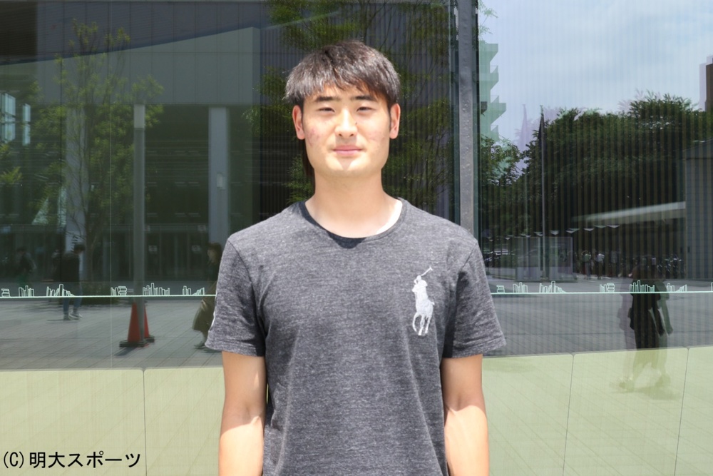 人, 屋外, 立つ, 建物 が含まれている画像

自動的に生成された説明