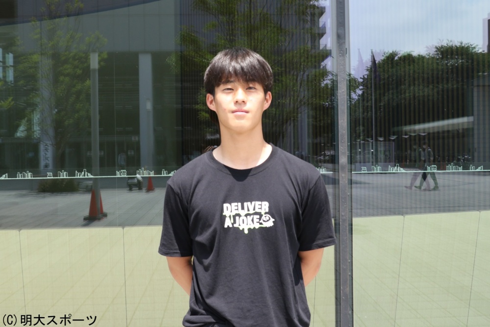 建物の前に立つ少年

低い精度で自動的に生成された説明