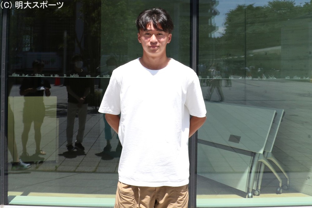 白いシャツを着た男性

中程度の精度で自動的に生成された説明
