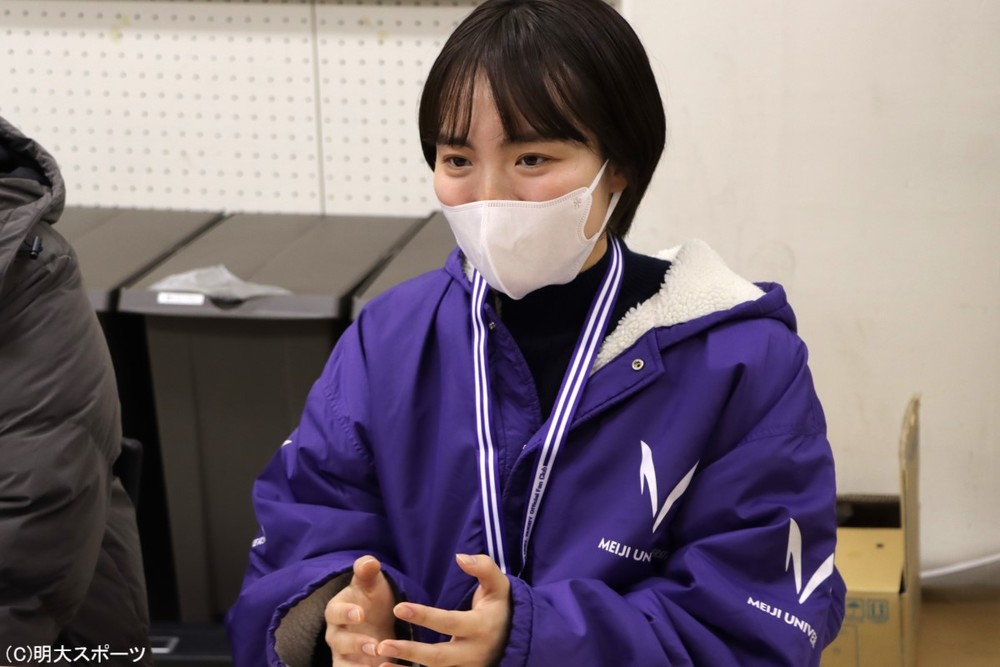 人, 屋内, 衣料, テーブル が含まれている画像

自動的に生成された説明