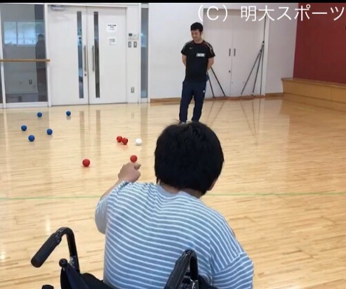 ７ 広がれボッチャの輪 永福学園とのボッチャ交流会が行われる 明大スポーツ新聞部