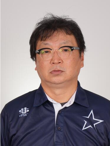 出本　剛