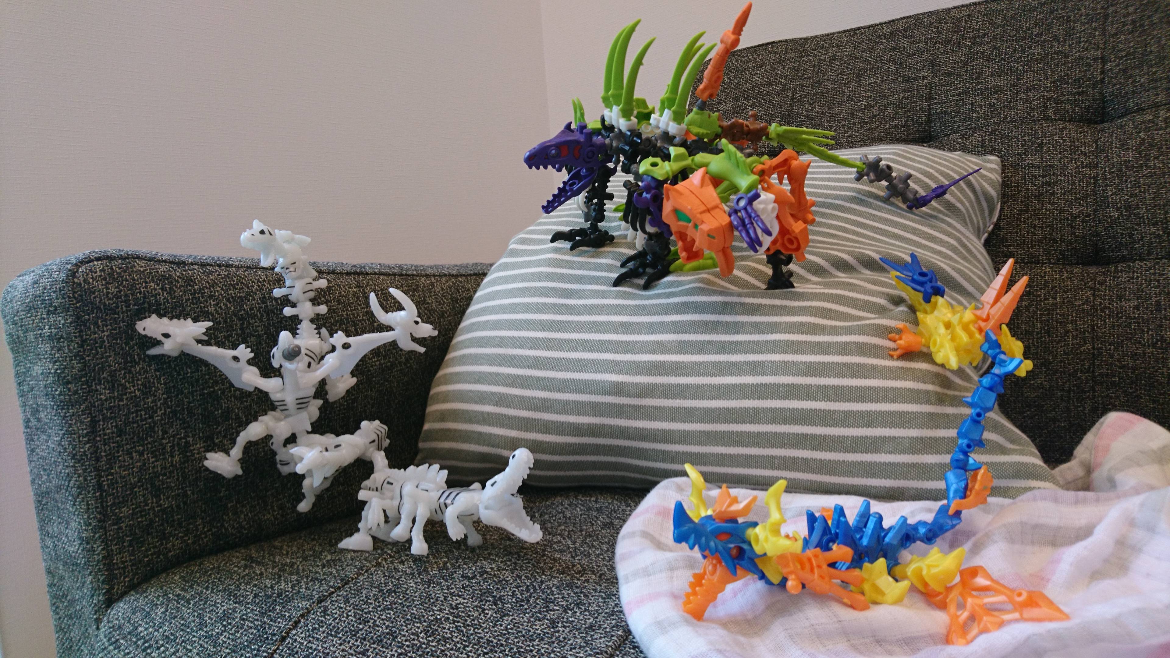 三つ巴 青い水ドラゴンvs白い風ドラゴンvs緑紫の大地ドラゴン カバヤ食品株式会社