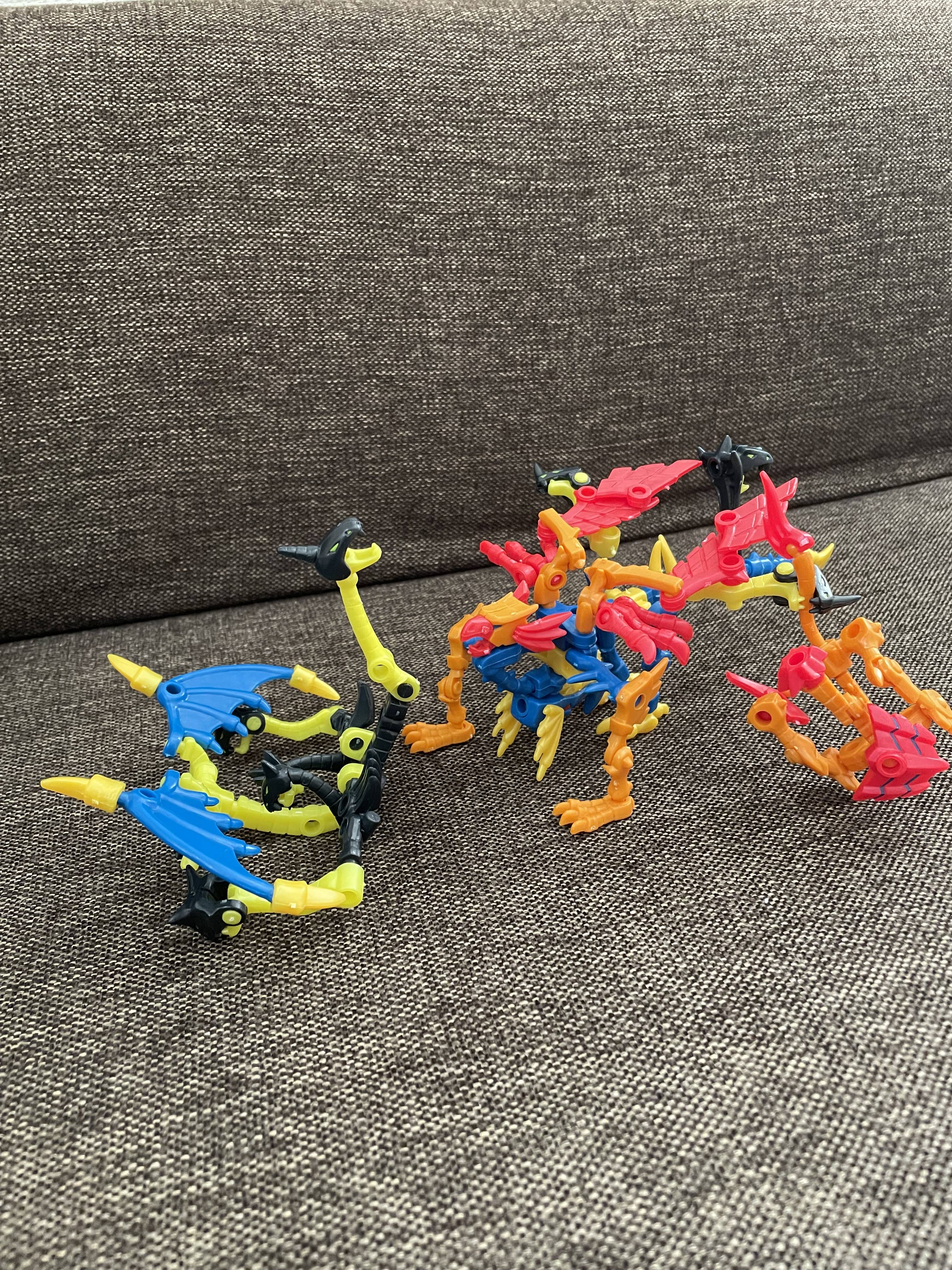 メガグリフォン Vs トルネード ドラゴンはがねモードにもなるよ カバヤ食品株式会社