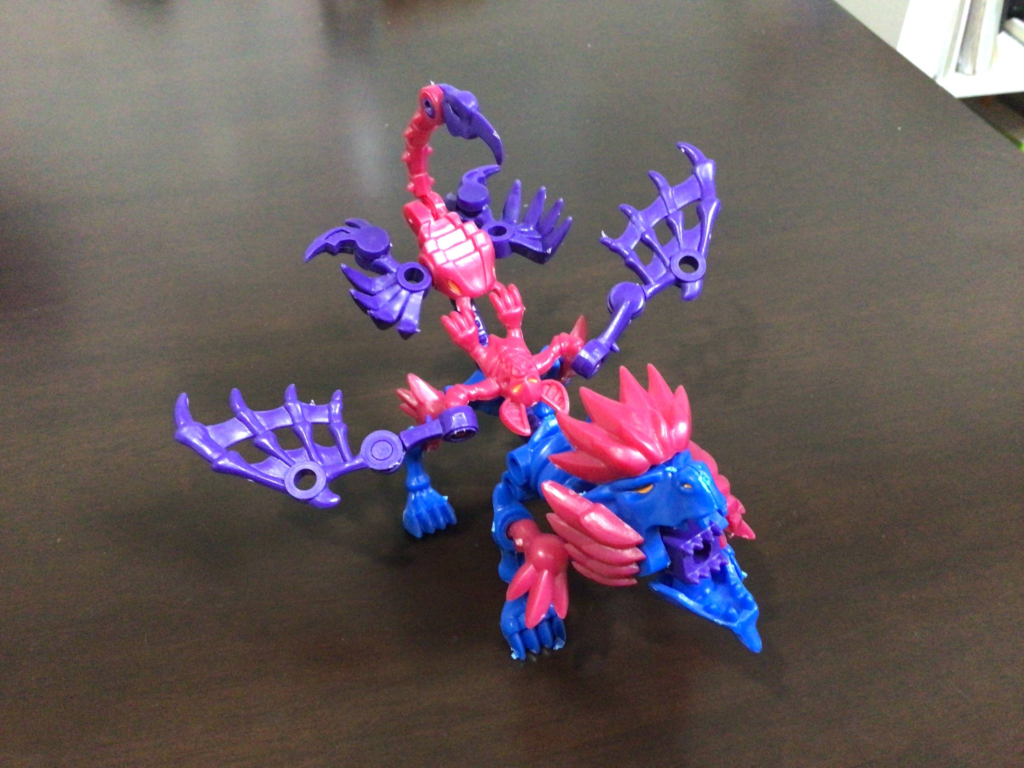 ホネホネハンターvsホネホネマンティコア | カバヤ食品株式会社