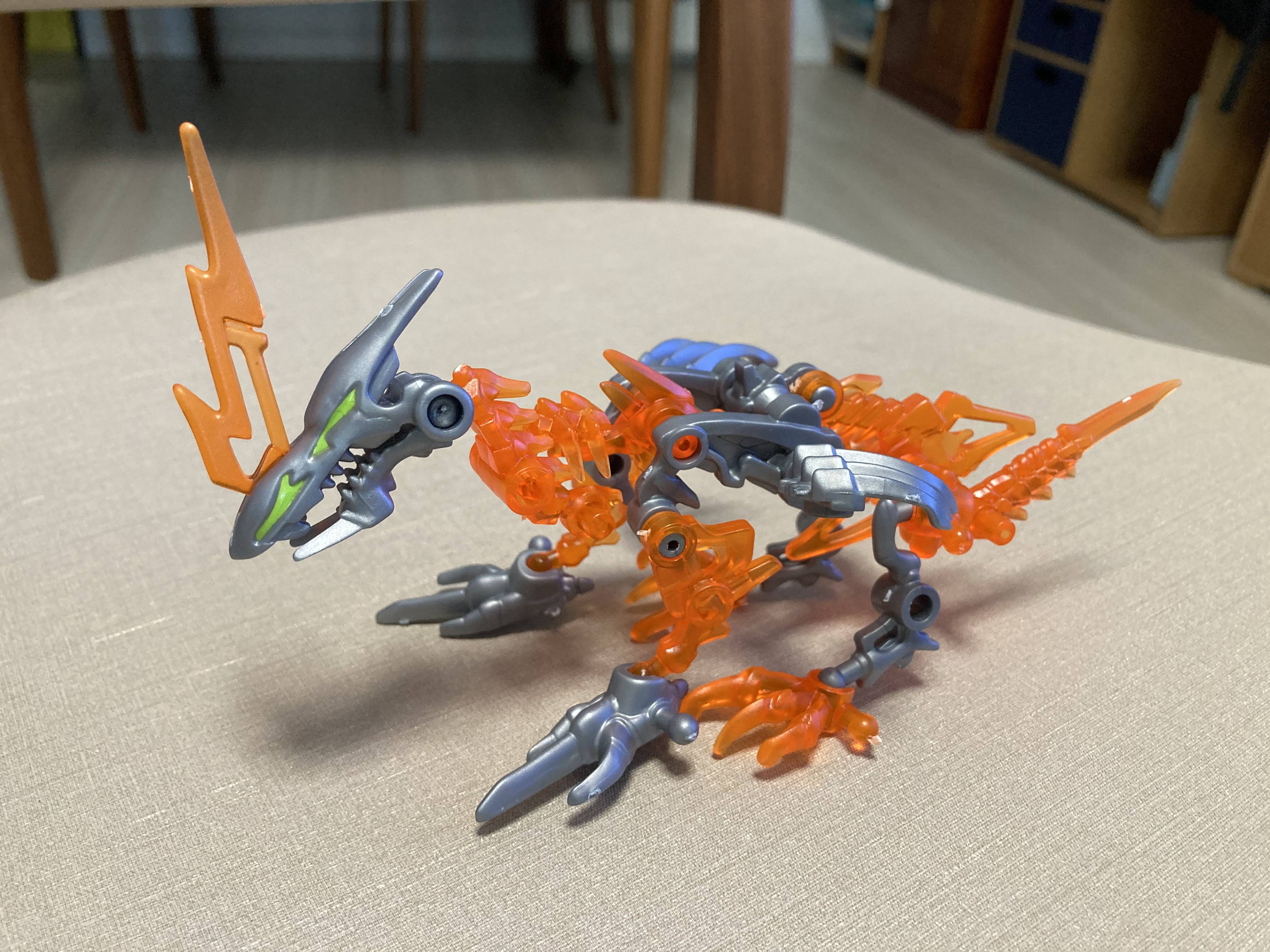 ほねほねライトニングラプトルドラゴン | カバヤ食品株式会社