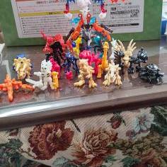 進撃のほねほねザウルス | カバヤ食品株式会社