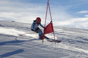 接駁交通不便 團本部支援滑雪隊租車征戰