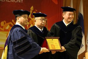 國體頒授體壇領導者蔡辰威先生名譽博士學位