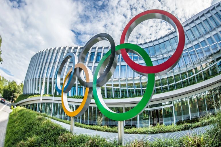 國際奧會（IOC）下屬常設委員會在達到性別平衡後 在瑞士洛桑舉行會議
